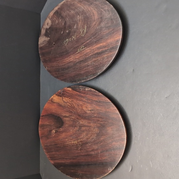 VGT, Rosewood Set Of 2 Oval Marquetry Wall Plaques with South Indian Man/Woman. - Picture 11 of 15